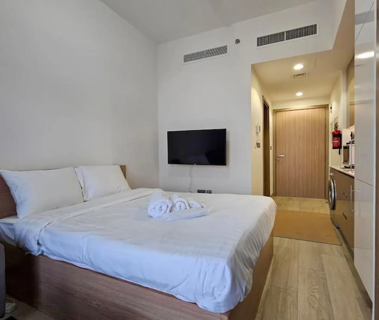 Egate - Studio - 10Th Floor - Balcony With A View - 01-1018 Dubai